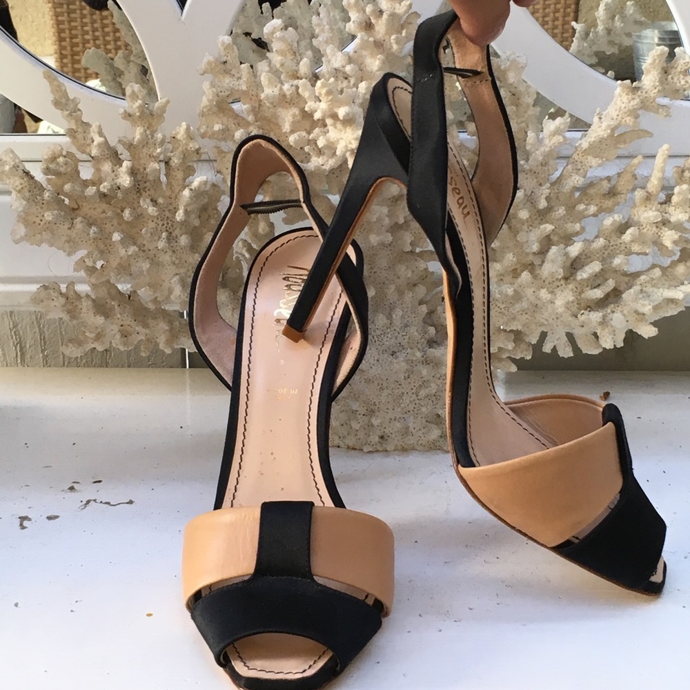 Rousseau Camel and Black Slingback Stunners!